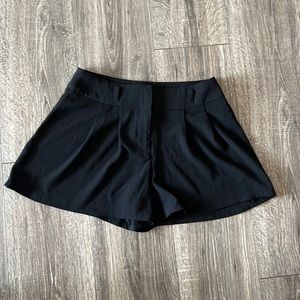 Monteau size Medium Flowey shorts